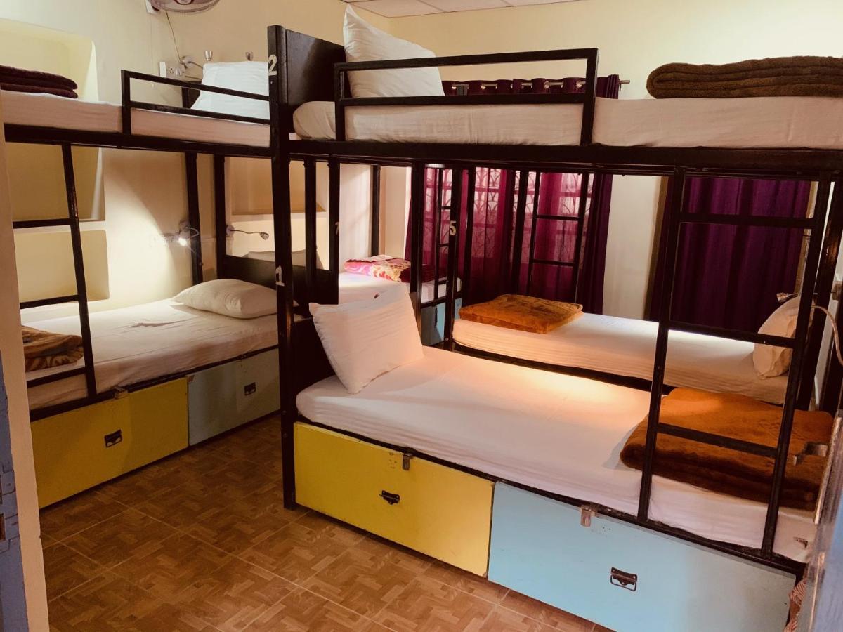 Vagabond Stay Hostel พาราณสี ภายนอก รูปภาพ