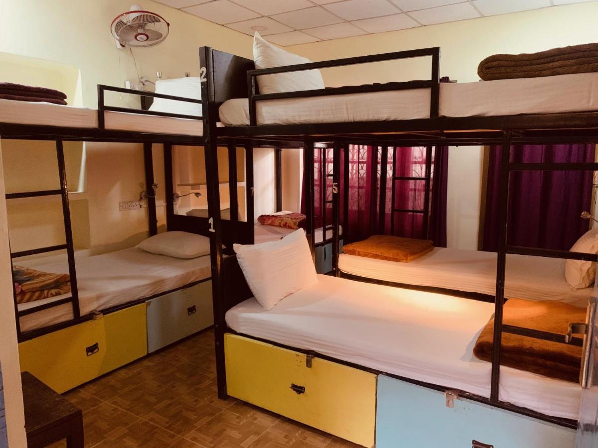 Vagabond Stay Hostel พาราณสี ภายนอก รูปภาพ