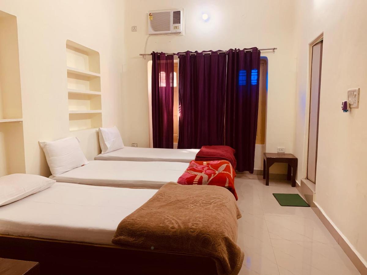Vagabond Stay Hostel พาราณสี ภายนอก รูปภาพ