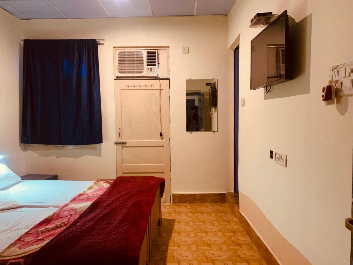 Vagabond Stay Hostel พาราณสี ภายนอก รูปภาพ