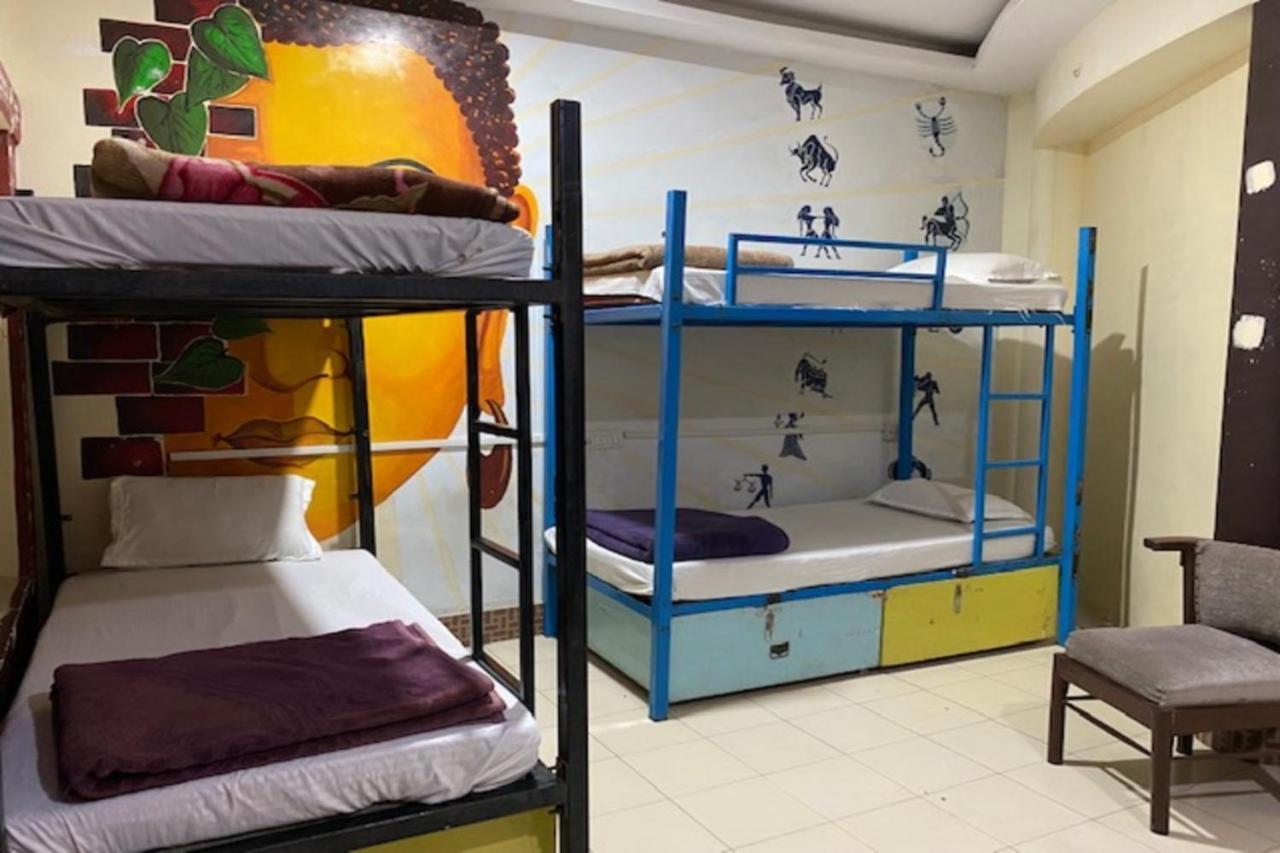 Vagabond Stay Hostel พาราณสี ภายนอก รูปภาพ