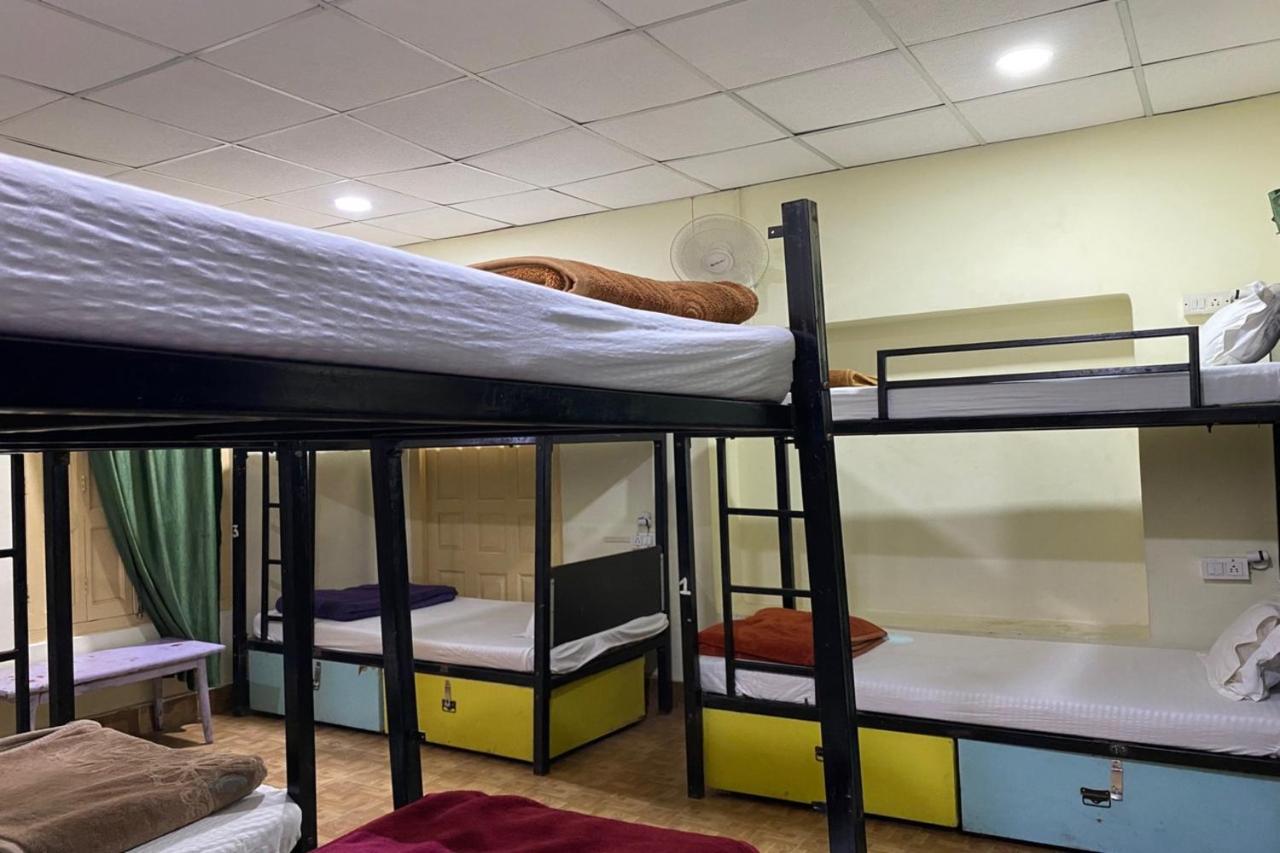 Vagabond Stay Hostel พาราณสี ภายนอก รูปภาพ