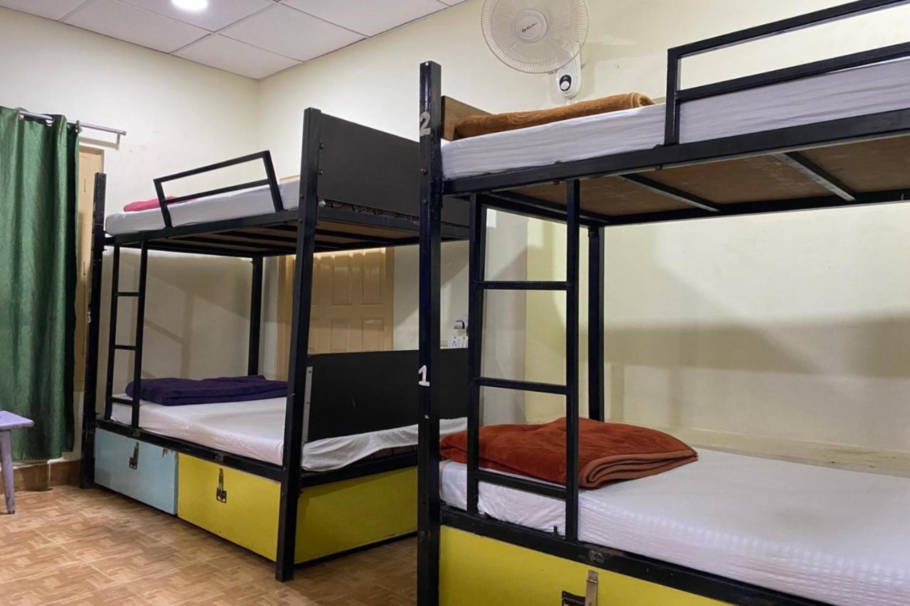 Vagabond Stay Hostel พาราณสี ภายนอก รูปภาพ