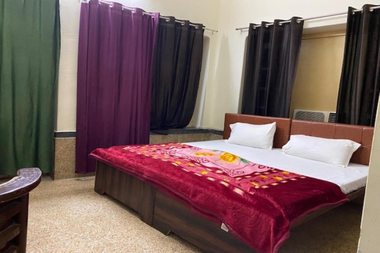 Vagabond Stay Hostel พาราณสี ภายนอก รูปภาพ