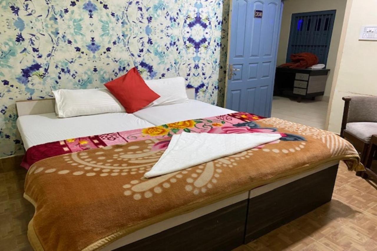 Vagabond Stay Hostel พาราณสี ภายนอก รูปภาพ