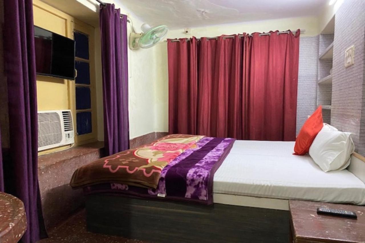 Vagabond Stay Hostel พาราณสี ภายนอก รูปภาพ