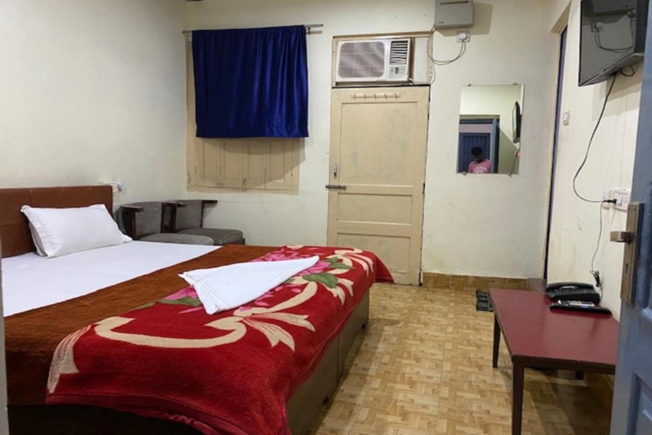 Vagabond Stay Hostel พาราณสี ภายนอก รูปภาพ