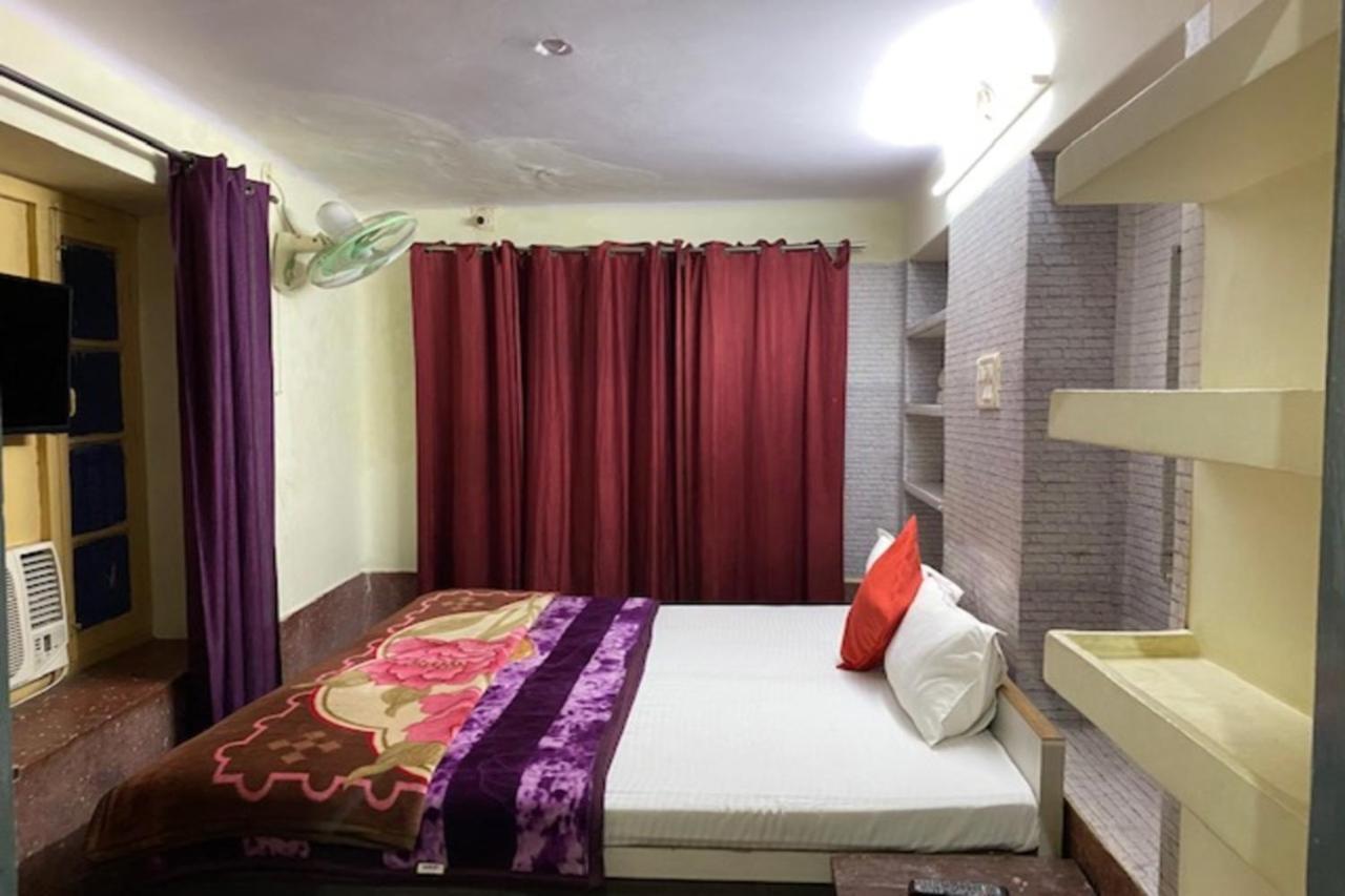 Vagabond Stay Hostel พาราณสี ภายนอก รูปภาพ