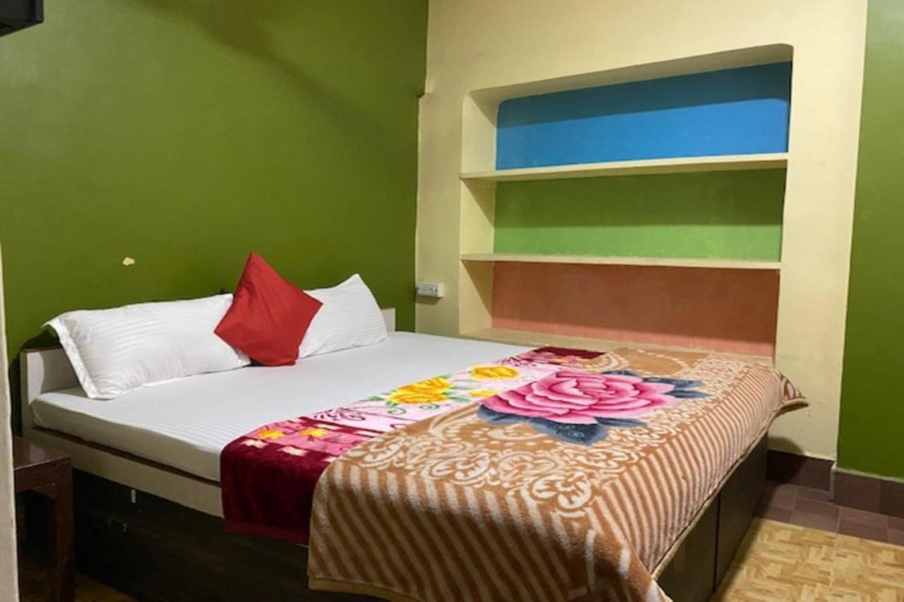 Vagabond Stay Hostel พาราณสี ภายนอก รูปภาพ
